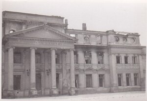 Zniszczenia pałacu Prymasowskiego w 1941 roku.